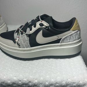 Jordan 1 elevate low SE Anthracite light bone